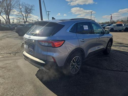 ICED BLUE SILVER METALLIC 2022 Ford Escape Titanium