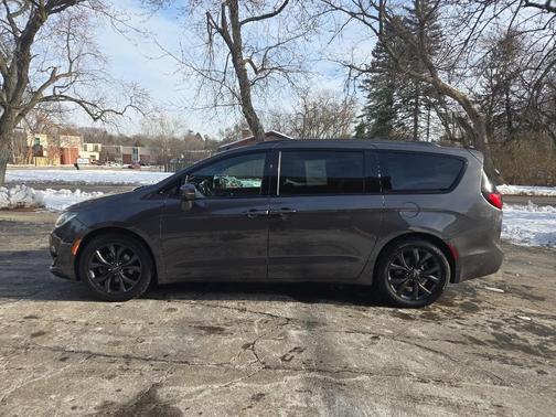 2020 Chrysler Pacifica Red S Edition