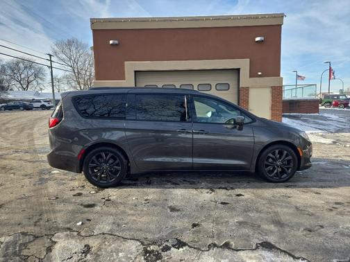 2020 Chrysler Pacifica Red S Edition