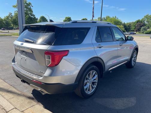 ICONIC SILVER METALLIC 2023 Ford Explorer Limited