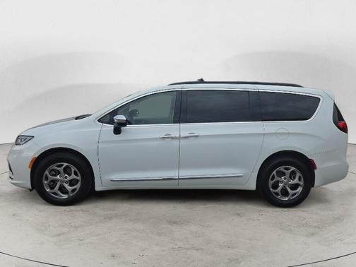 Bright White Clearcoat 2023 Chrysler Pacifica Limited