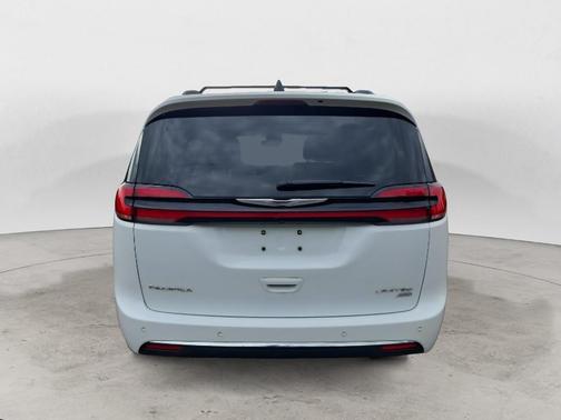 Bright White Clearcoat 2023 Chrysler Pacifica Limited