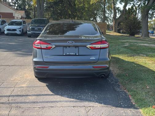 2020 Ford Fusion SE