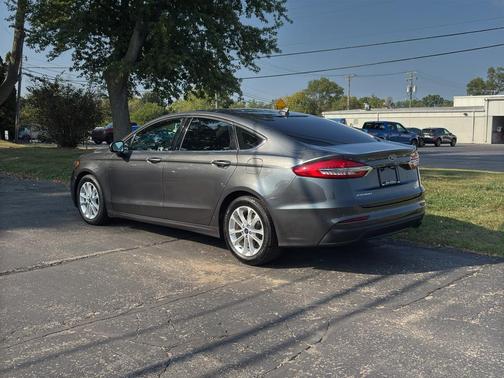 2020 Ford Fusion SE
