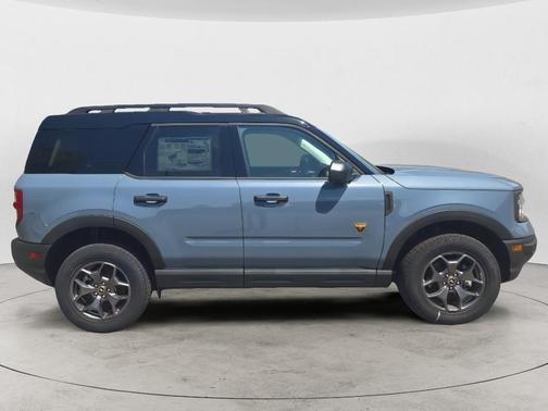 AZURE GRAY METALLIC TRI-COAT 2024 Ford Bronco Sport Badlands