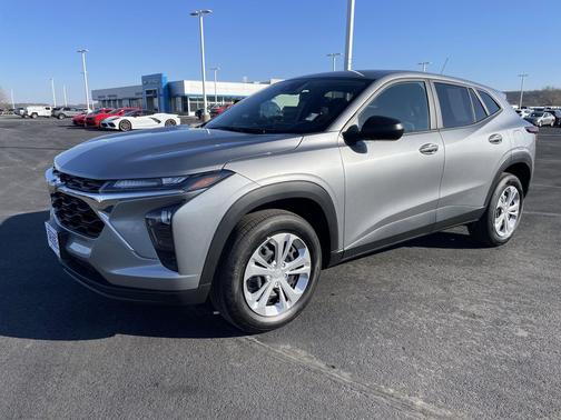 2025 Chevrolet Trax LS