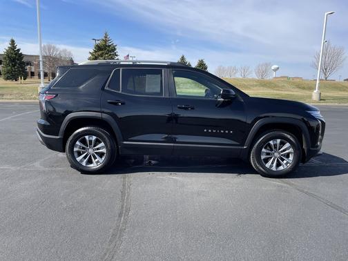 Mosaic Black Metallic 2025 Chevrolet Equinox 1LT