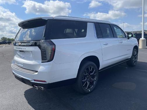 2025 Chevrolet Suburban 4WD High Country