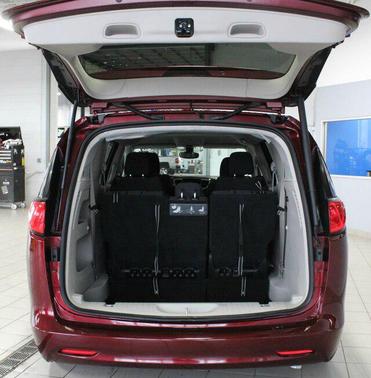 Velvet Red Pearlcoat 2017 Chrysler Pacifica Touring