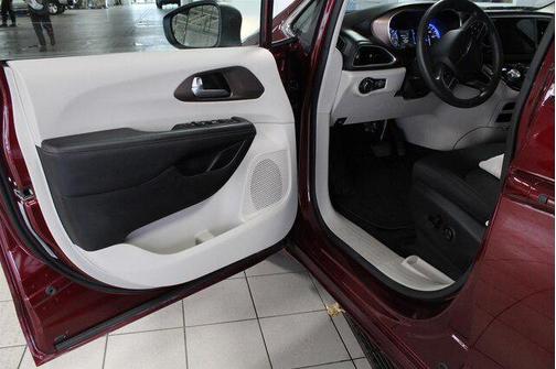 Velvet Red Pearlcoat 2017 Chrysler Pacifica Touring