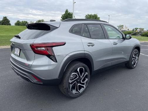 Sterling Gray Metallic 2026 Chevrolet Trax FWD 2RS