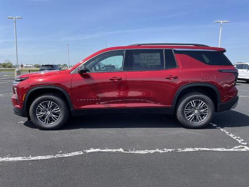 Radiant Red Tintcoat 2026 Chevrolet Traverse LT