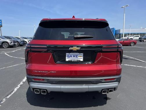 Radiant Red Tintcoat 2026 Chevrolet Traverse LT