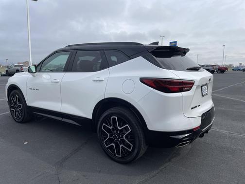 Iridescent Pearl Tricoat 2024 Chevrolet Blazer RS