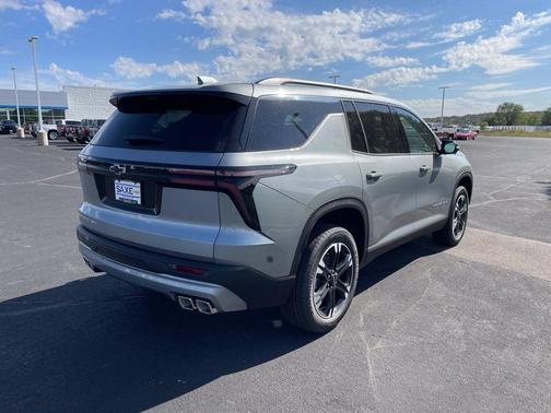 Sterling Gray Metallic 2027 Chevrolet Traverse LT