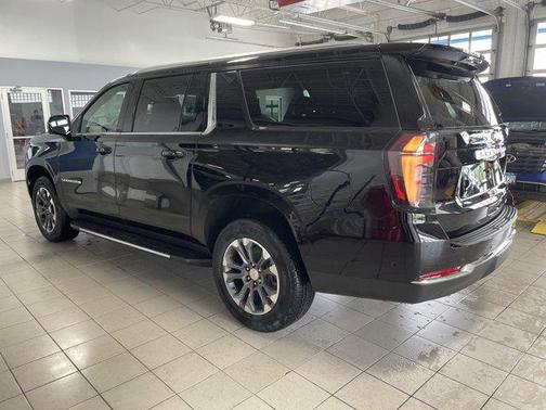 2025 Chevrolet Suburban LT