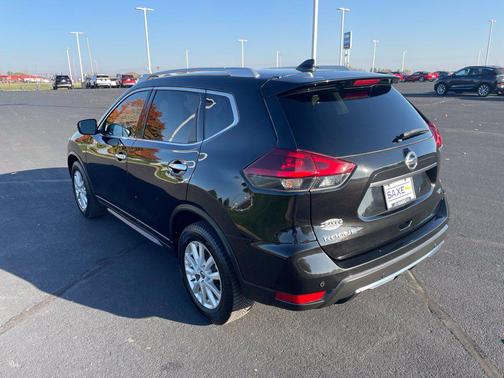 Magnetic Black Pearl 2019 Nissan Rogue SV