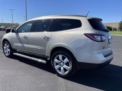 Champagne Silver Metallic 2016 Chevrolet Traverse 1LT