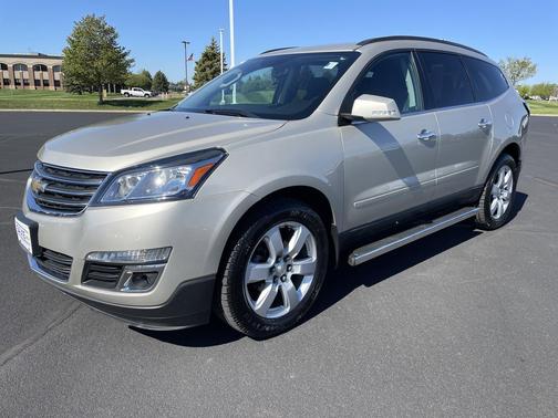 Champagne Silver Metallic 2016 Chevrolet Traverse 1LT