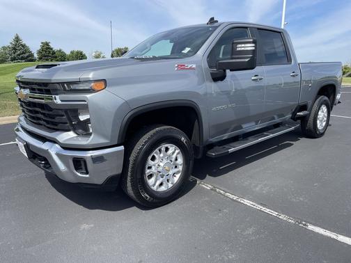 Sterling Gray Metallic 2024 Chevrolet Silverado 2500 LT