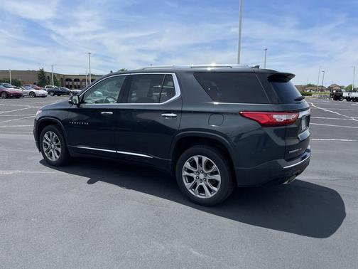 Graphite Metallic 2018 Chevrolet Traverse Premier