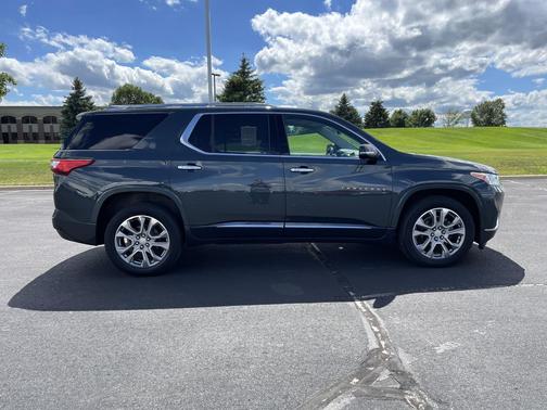 Graphite Metallic 2018 Chevrolet Traverse Premier