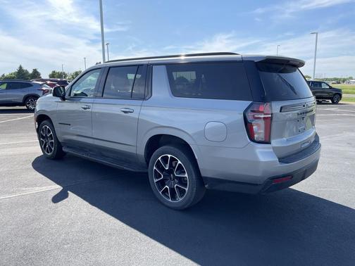 Sterling Gray Metallic 2023 Chevrolet Suburban RST