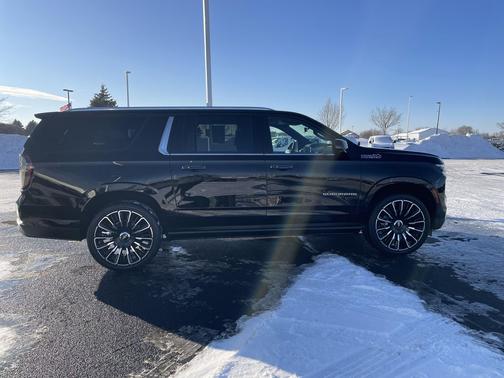 2025 Chevrolet Suburban 4WD High Country