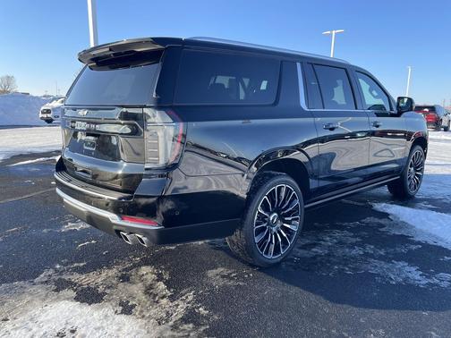 2025 Chevrolet Suburban 4WD High Country