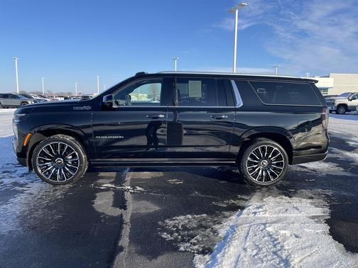 2025 Chevrolet Suburban 4WD High Country