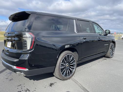 2025 Chevrolet Suburban 4WD High Country