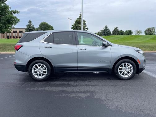 Sterling Gray Metallic 2024 Chevrolet Equinox 1LT