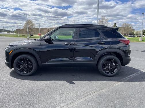 Mosaic Black Metallic 2026 Chevrolet Trailblazer LT