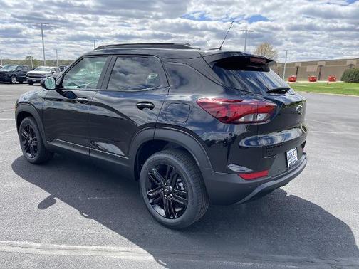 Mosaic Black Metallic 2026 Chevrolet Trailblazer LT
