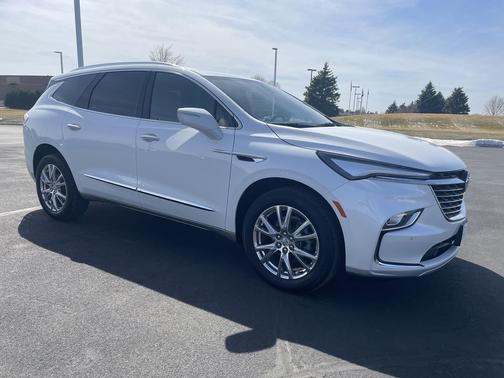 White Frost Tricoat 2024 Buick Enclave Essence AWD