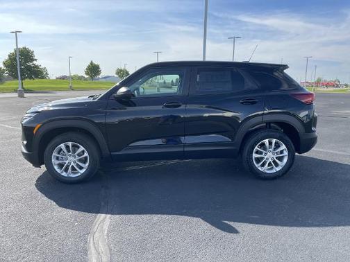 Mosaic Black Metallic 2026 Chevrolet Trailblazer LS