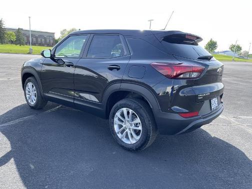 Mosaic Black Metallic 2026 Chevrolet Trailblazer LS
