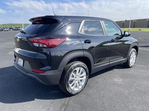 Mosaic Black Metallic 2026 Chevrolet Trailblazer LS