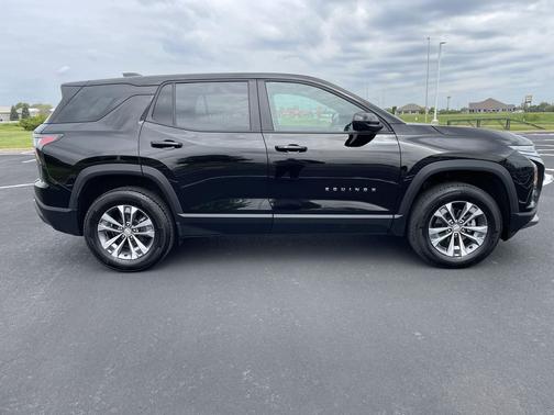 Mosaic Black Metallic 2026 Chevrolet Equinox 1LT