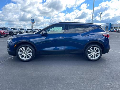Blue Glow Metallic 2022 Chevrolet Blazer 3LT