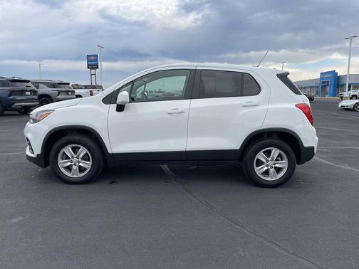 Summit White 2019 Chevrolet Trax LS