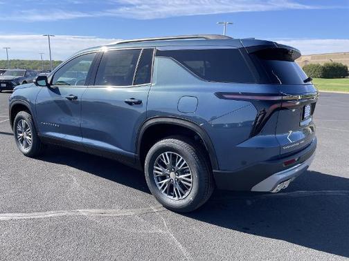 Lakeshore Blue Metallic 2026 Chevrolet Traverse LT