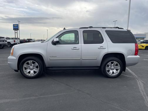 Quicksilver Metallic 2012 GMC Yukon SLT