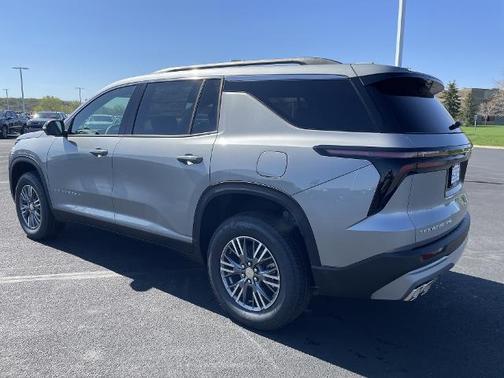 Sterling Gray Metallic 2026 Chevrolet Traverse LT