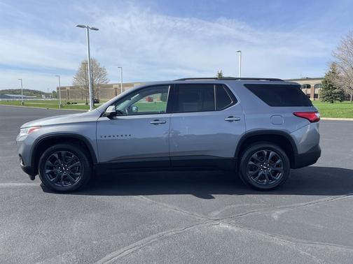 Satin Steel Metallic 2021 Chevrolet Traverse RS
