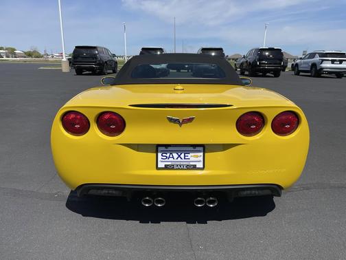 Velocity Yellow 2005 Chevrolet Corvette Base