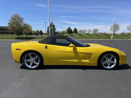 Velocity Yellow 2005 Chevrolet Corvette Base
