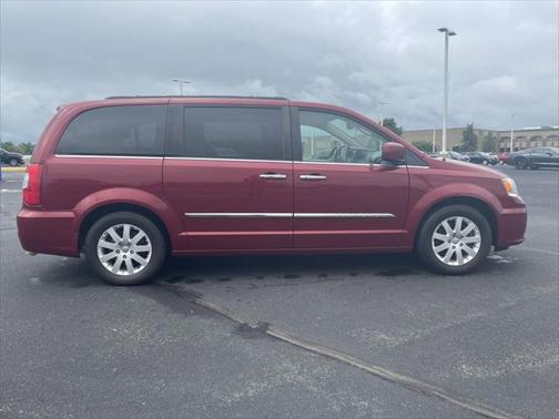 2016 Chrysler Town & Country Touring