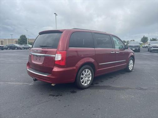 2016 Chrysler Town & Country Touring