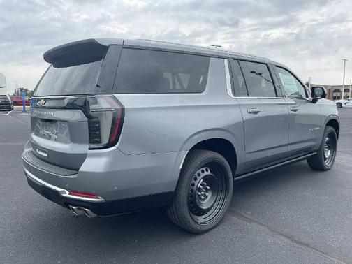 2025 Chevrolet Suburban 4WD High Country